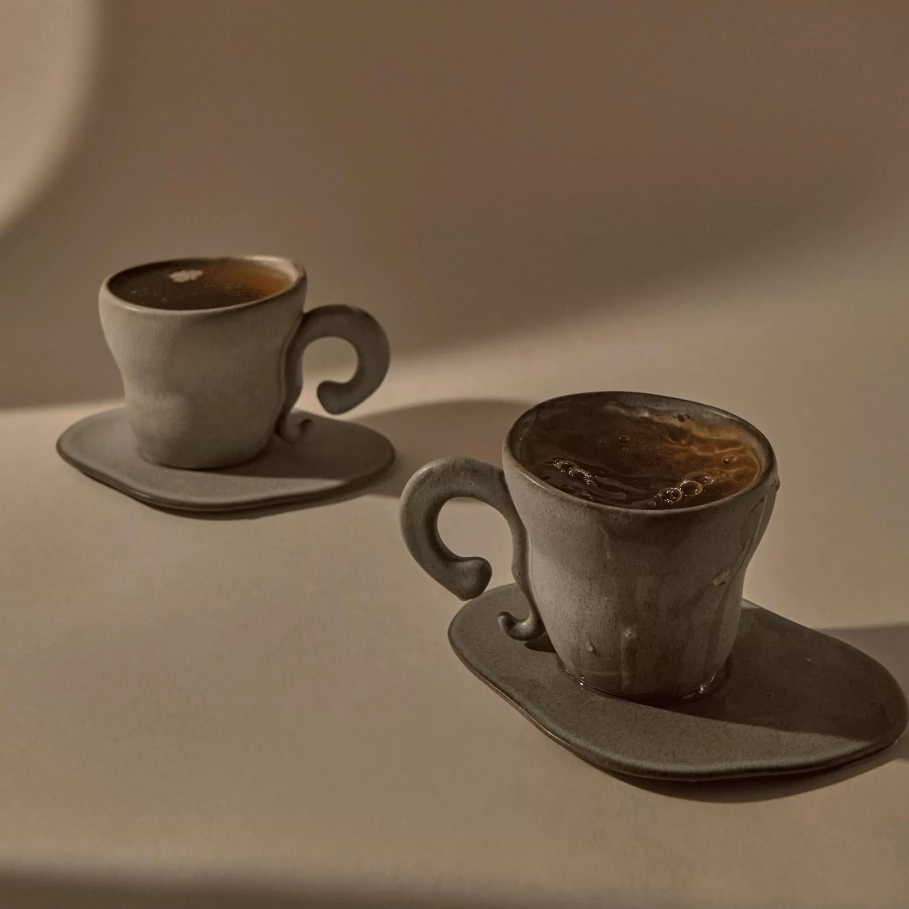 Anissa Kermiche Maison>Renversez Les Tasses De The (Gris Tachete De Rousseur Mat)