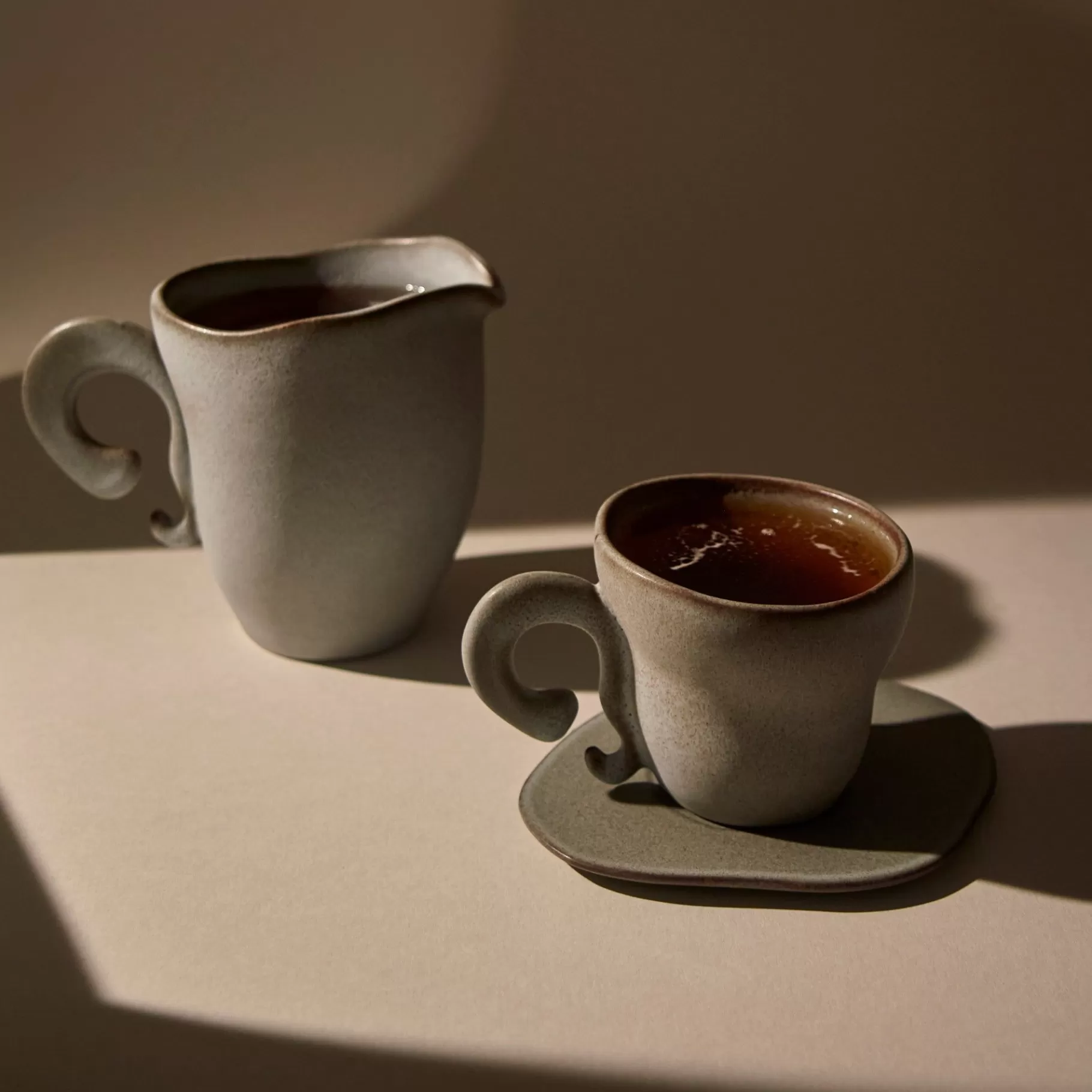 Anissa Kermiche Maison>Renversez Les Tasses De The (Gris Tachete De Rousseur Mat)